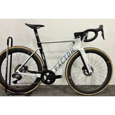 Factor Ostro VAM – Vélo route aéro carbone blanc