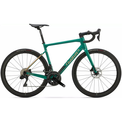 Photo non contractuelle: Vélo en SHIMANO 105 R7020 2X12S et avec des roues MICHE SWR EVO 40. Photo non contractuelle: Vélo en SHIMANO 105 R7020 2X12S et avec des roues MICHE SWR EVO 40.