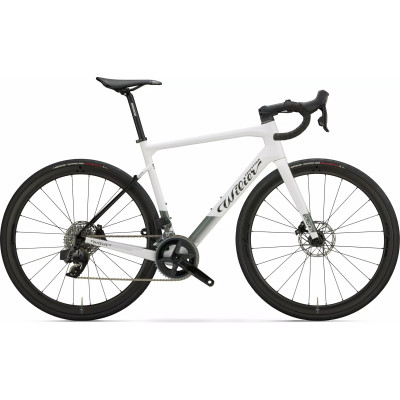 Photo non contractuelle: Vélo en SHIMANO 105 Di2 avec des roues MICHE REFLEX DX. Photo non contractuelle: Vélo en SHIMANO 105 Di2 avec des roues MICHE REFLEX DX.