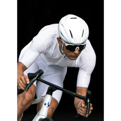 Casque MET Manta MIPS Absolute White– Aérodynamique, sécurité, confort