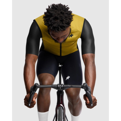 Gilet Assos Mille GT Wind S11 Golden Yellow – Coupe‑vent vélo Gilet Assos Mille GT Wind S11 Golden Yellow – Coupe‑vent vélo