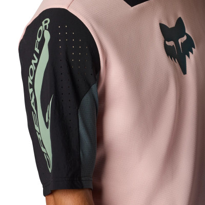Maillot VTT Fox Defend SS Rose – Respirant & Résistant Maillot VTT Fox Defend SS Rose – Respirant & Résistant